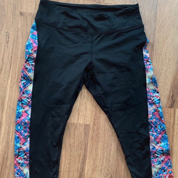 LuLaRoe Pants - LulaRoe Capri leggings size M/8 leggings.